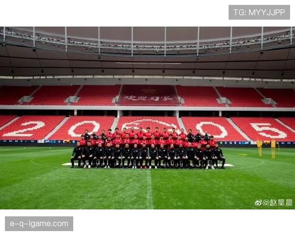 上海海港新赛季首战点燃球迷热情 上海海港新赛季首战点燃球迷热情