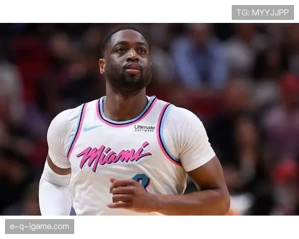 韦德关键战无球跑动制造错位，改变热火进攻结构